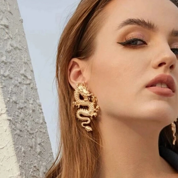 ๐HP๐๐Georgous Dragon Shape Earr - Picture 2 of 6